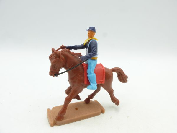 Plasty Union Army Soldier riding with 2 pistols