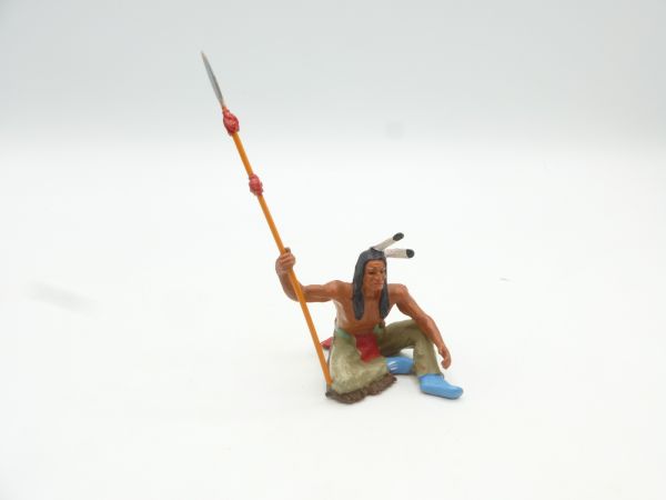 Elastolin 7 cm Indianer sitzend mit Speer, Nr. 6835, graue Hose - guter Zustand