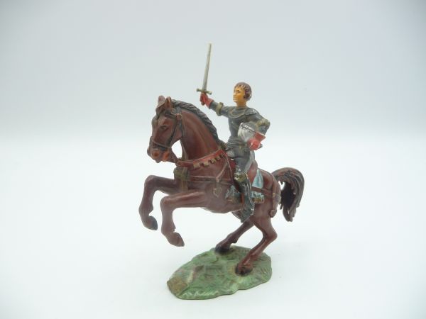 Starlux Ritter zu Pferd, Schwert oben, Helm unter dem Arm - seltene Haltung