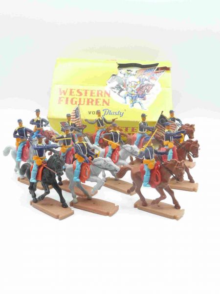 Plasty Box with 12 riding Union Army soldiers - figures unused