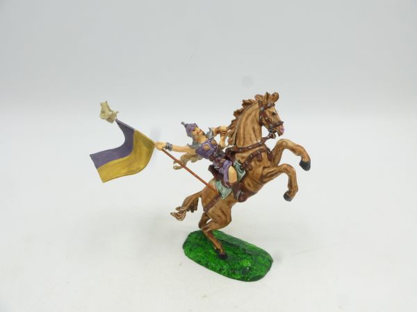 4cm Hunne mit Fahne auf aufsteigendem Pferd
