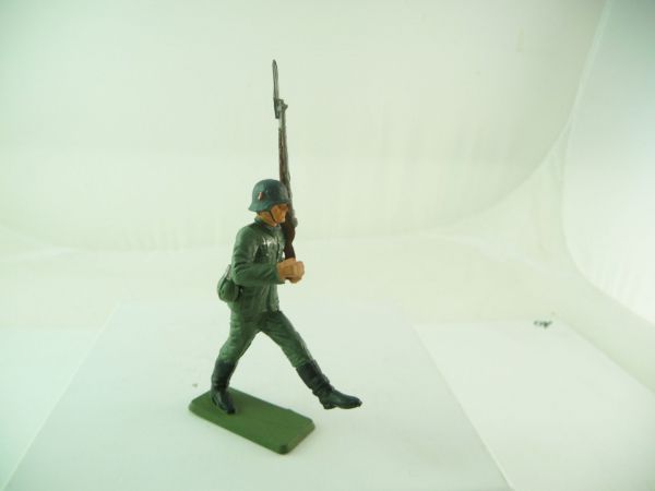 Starlux Soldier marching with rifle