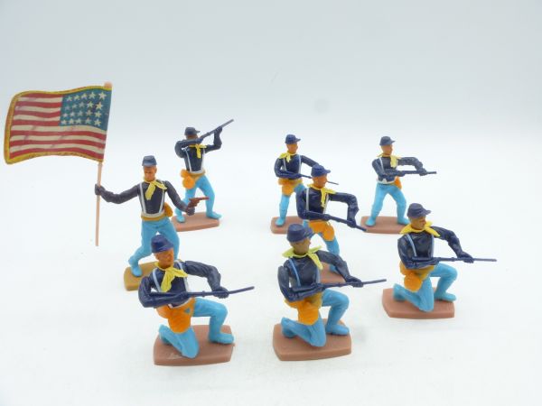 Plasty Union Army Soldier on foot (8 figures) - nice group