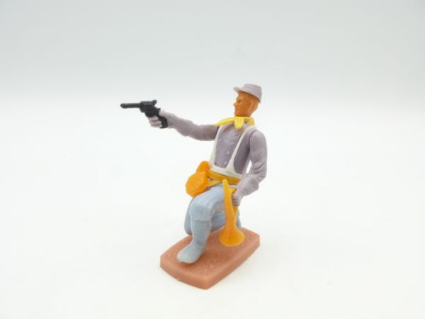 Plasty Confederate Army soldier kneeling with pistol + trumpet