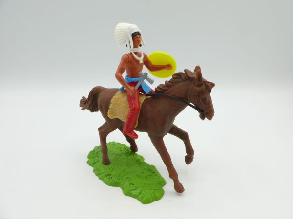 Elastolin 7 cm Indian riding with tomahawk + shield (+ knife in belt)