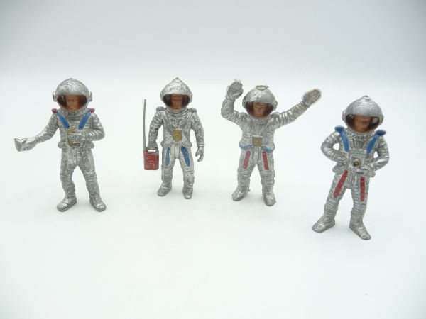 Set of astronauts (height 7 cm), 5 figures, silver - used