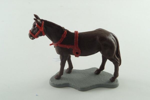 Timpo Toys Pferd stehend für Gespann dunkelbraun mit rotem Zaumzeug und Geschirr