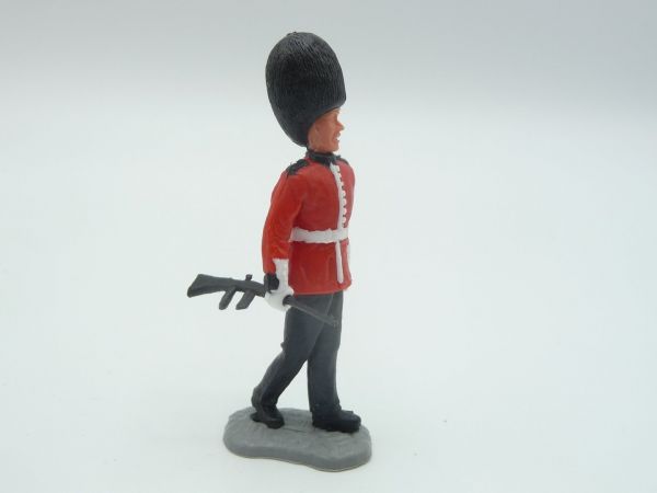 Timpo Toys Guardsman / Guard, rifle in hand