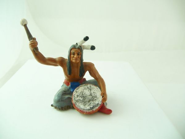Elastolin 7 cm Indianer sitzend mit Trommel, Nr. 6836 - sehr guter Zustand