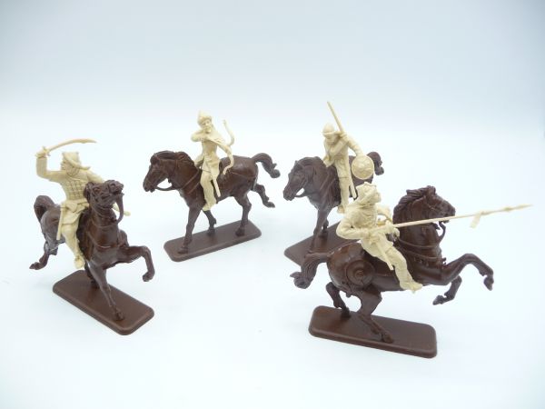 Set of Mongolian / Hun riders (4 figures) - top condition