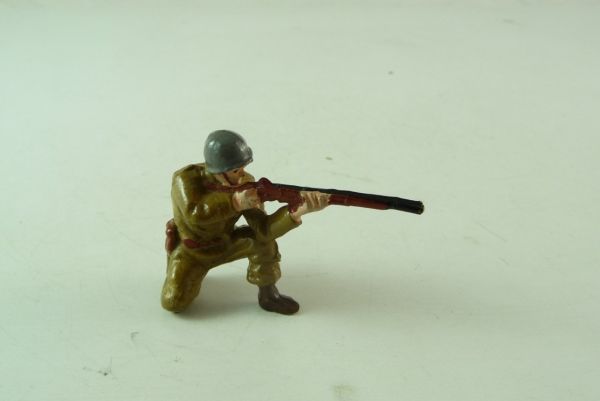 Reisler American - Soldier kneeling with rifle