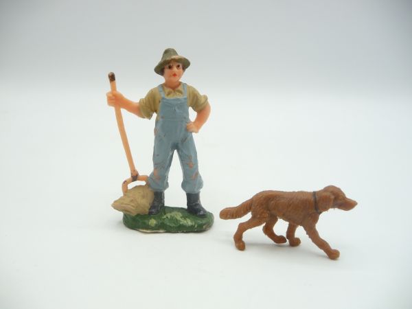 VEB Plaho Farmer with rake + farm dog