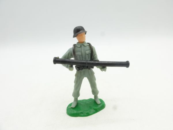 Elastolin 7 cm German soldier with bazooka