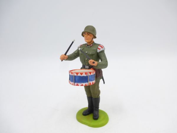 Preiser 7 cm German Wehrmacht: Musician standing with snare drum