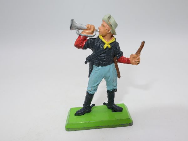 Britains Deetail Soldier 7th cavalry with trumpet + pistol