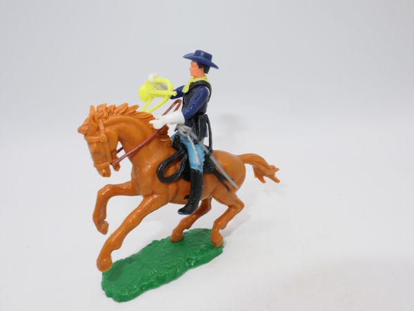 Elastolin 5,4 cm Northerner on horseback with sabre + trumpet