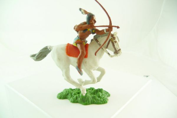 Britains Swoppets Indian on horseback, shooting with bow (Solid / Herald)