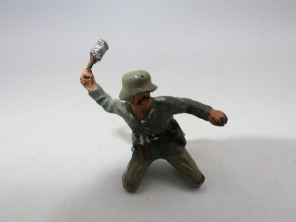 Lineol WK Soldat mit Stielgranate (Masse, 4 cm)