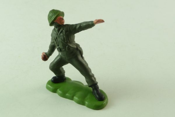 Britains Swoppets Soldier throwing hand grenade (made in Hong Kong)
