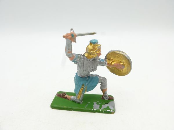 Crescent Gladiator fighting with dagger + shield - great condition