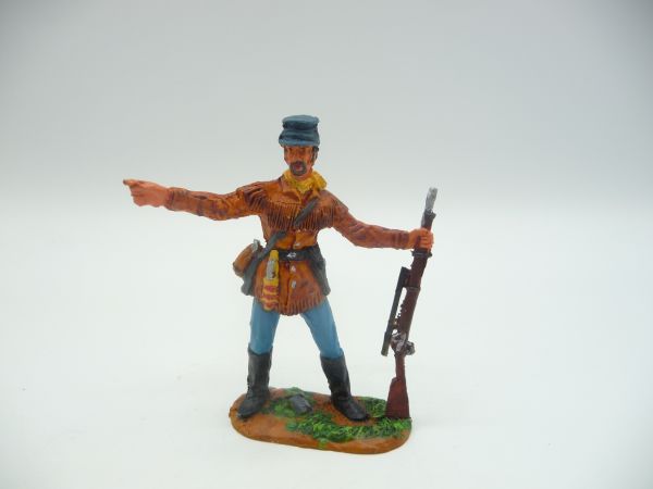 Modification 7 cm Scout / Trapper standing, rifle sideways, pointing