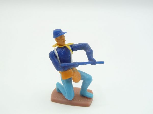 Plasty Union Army soldier kneeling with rifle - in rare light-blue