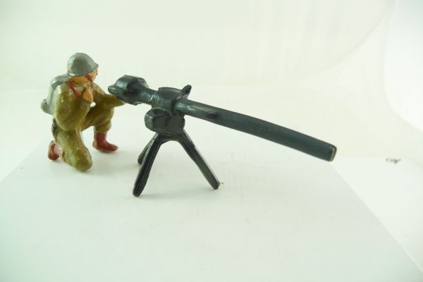 Reisler Soldier with heavy gun