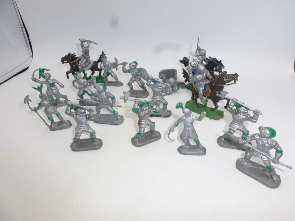 Mixed lot of DDR knights (13 feet, 3 riders)