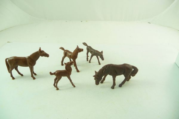Domplast Pferde mit Fohlen (5 Figuren), braun