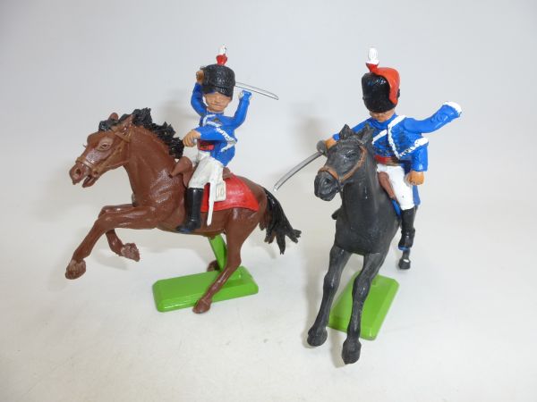 Britains Deetail 2 Waterloo soldiers on horseback (blue uniform)