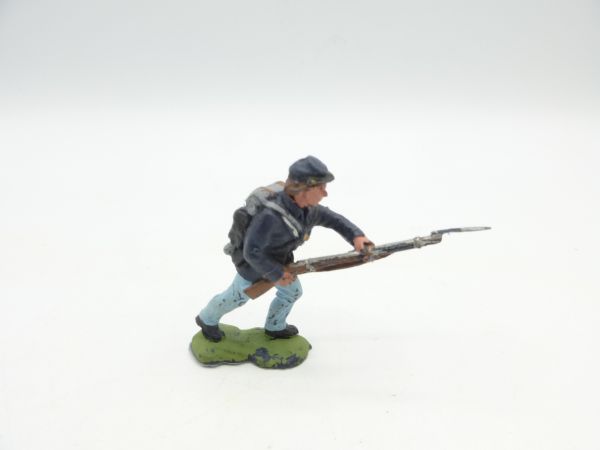 Britains Swoppets Union Army soldier (early version) going forward with rifle - used