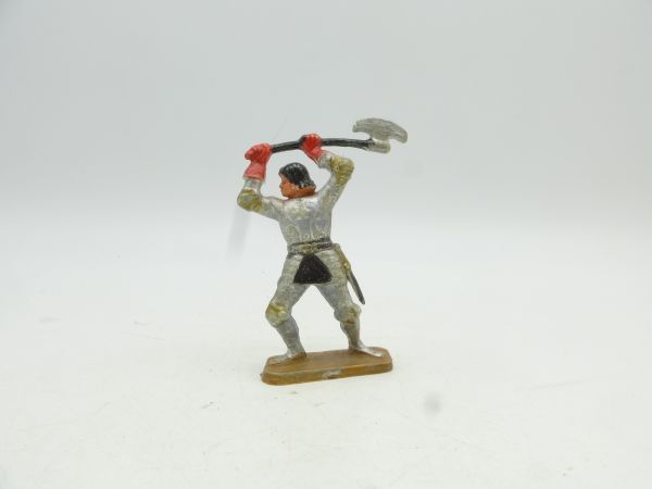 Starlux 4 cm Knight lunging ambidextrously with battle axe