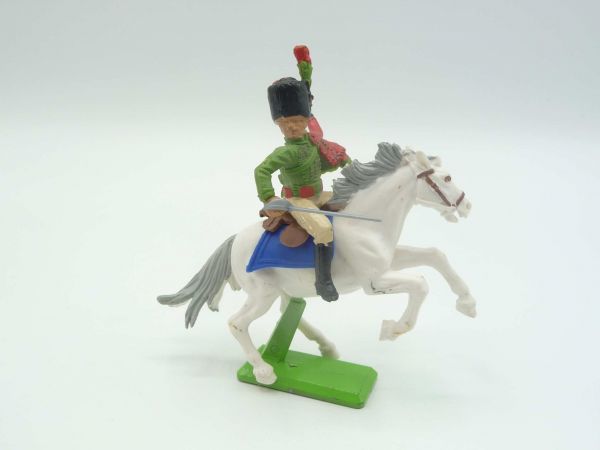Britains Deetail Waterloo; Soldat reitend, grün/rot, Säbel unten haltend, nach rechts schauend