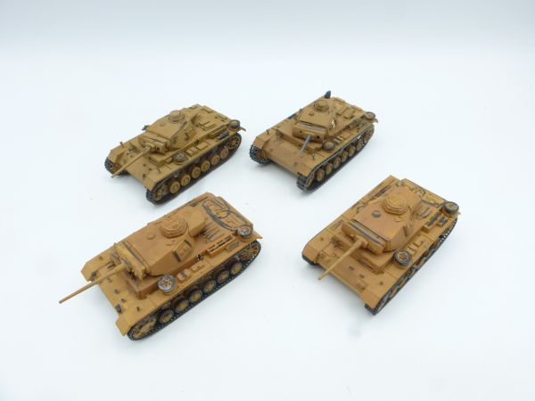 4 Panzer - bemalt, siehe Fotos
