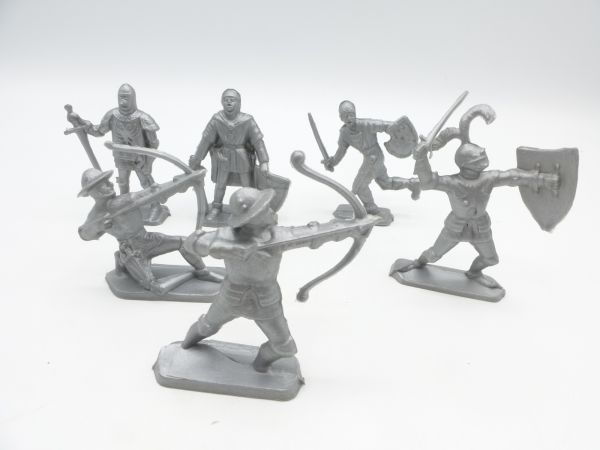 Starlux Group of knights (silver), 6 figures - unpainted