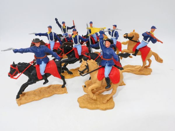 Timpo Toys Set of Northerners 2nd version on horseback (9 figures)