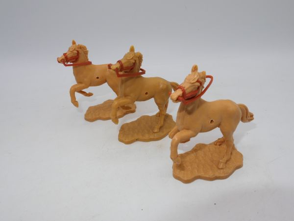 Timpo Toys 3 Pferde, beige, braune Zügel, aufsteigend