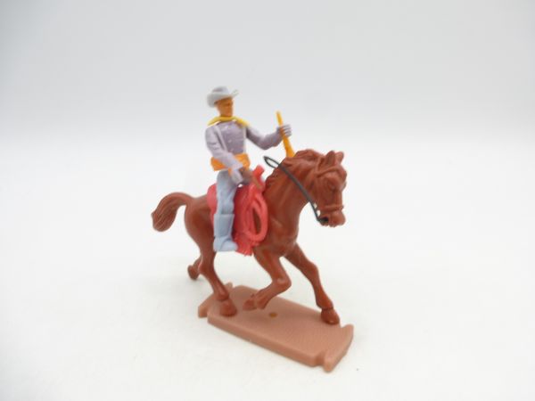Plasty Southerner riding with pistol + trumpet (officer)