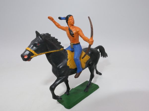 Starlux Indian riding with bow
