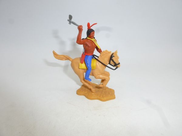 Timpo Toys Indianer 3. Version reitend, mit Tomahawk ausholend