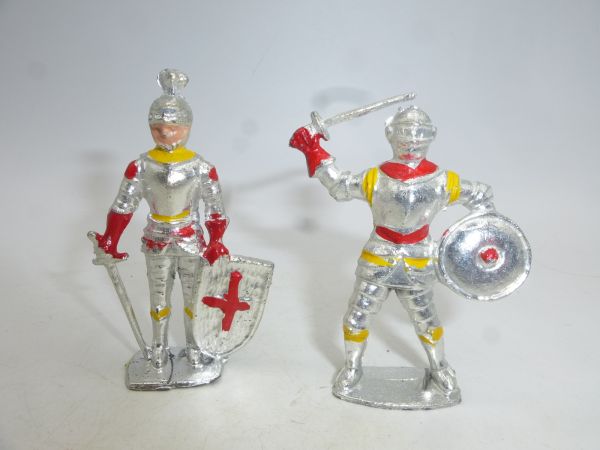 2 metal knights standing (5,4 cm)
