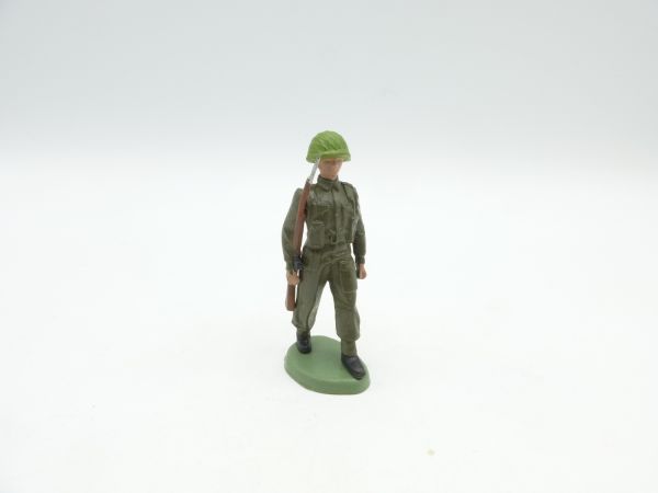 Britains Swoppets Soldier, rifle at side (made in HK) - rare figure