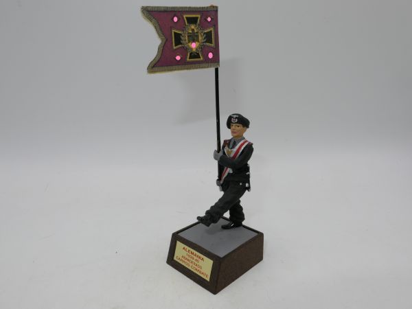 German soldier with flag (total height 12 cm)