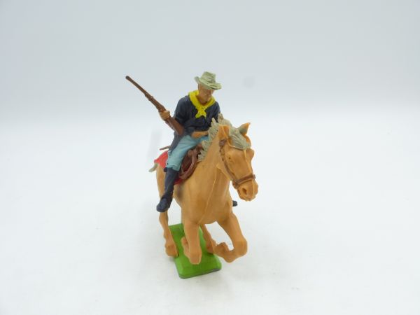 Britains Deetail Soldier 7th Cavalry, holding rifle at hip