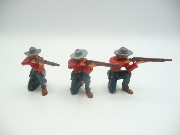 Elastolin 7 cm 3 Trappers kneeling with rifle with hat, No. 6916 - beautiful painting