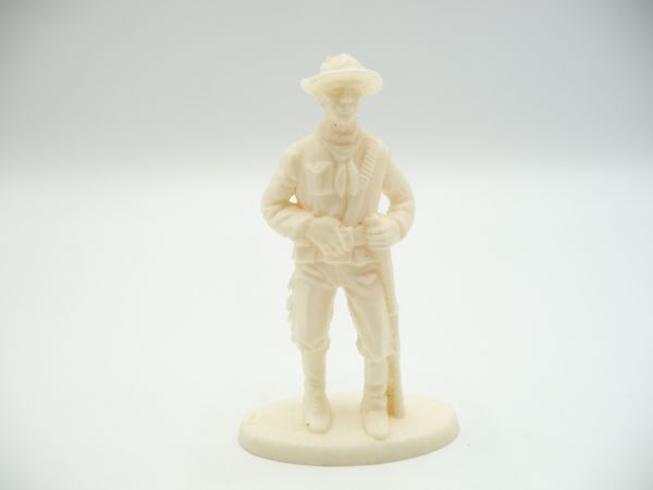Linde Trapper standing, rifle sideways, cream white