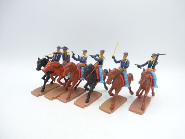 Plasty Union Army Soldier (6 figures) on horseback - nice group