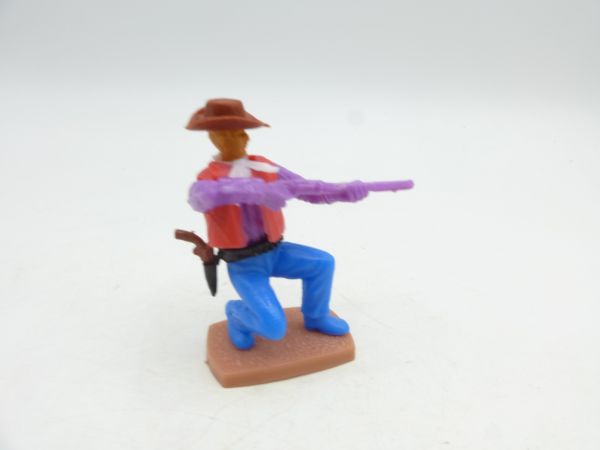 Plasty Cowboy kneeling shooting