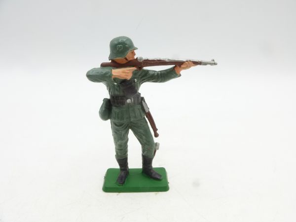 Starlux German soldier standing shooting, V7