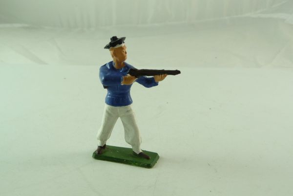 Starlux Sailor standing, firing with rifle